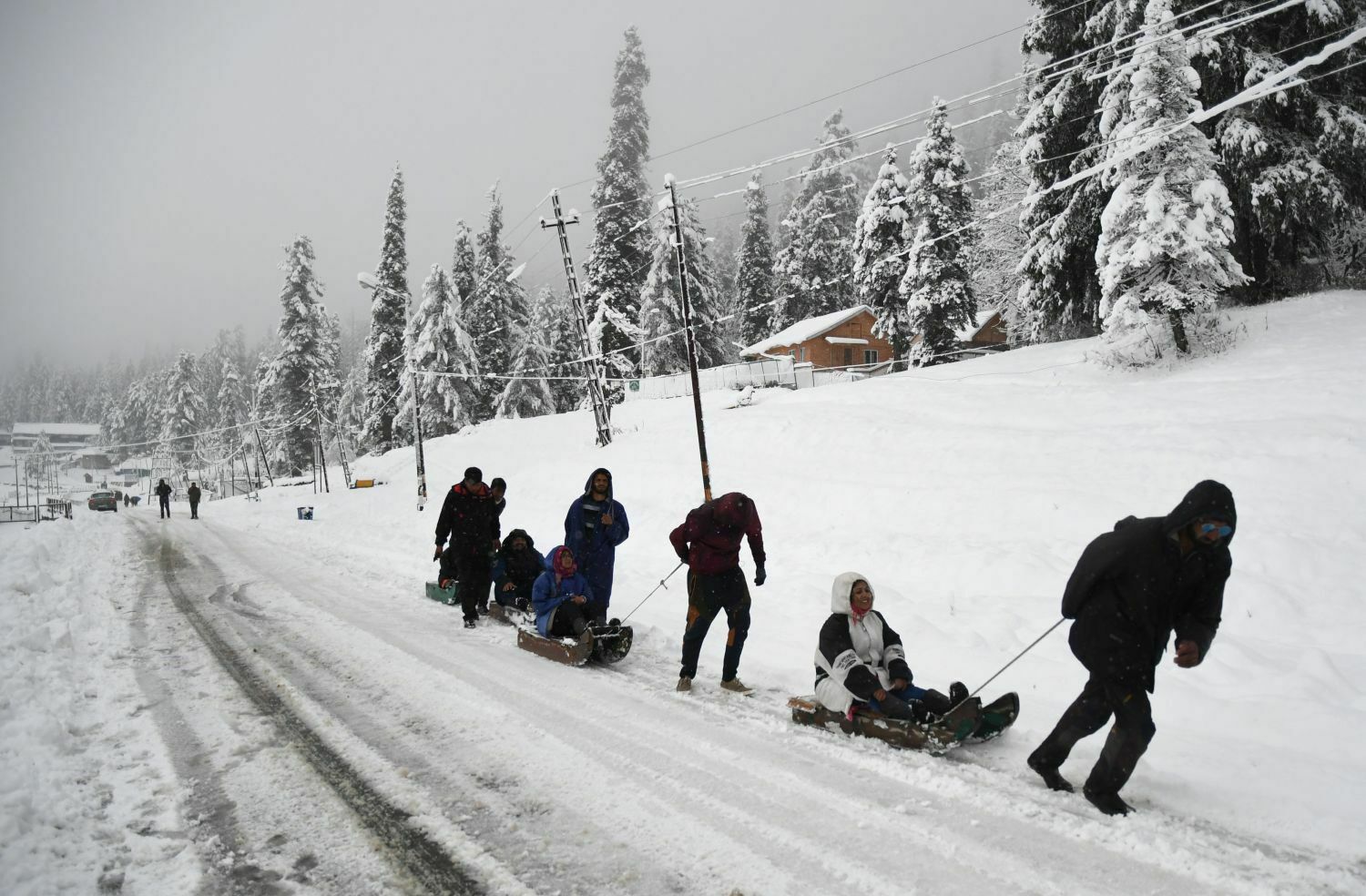 Snowfall In Higher Reaches, Rains Lash Plains Of Kashmir Kashmir Observer