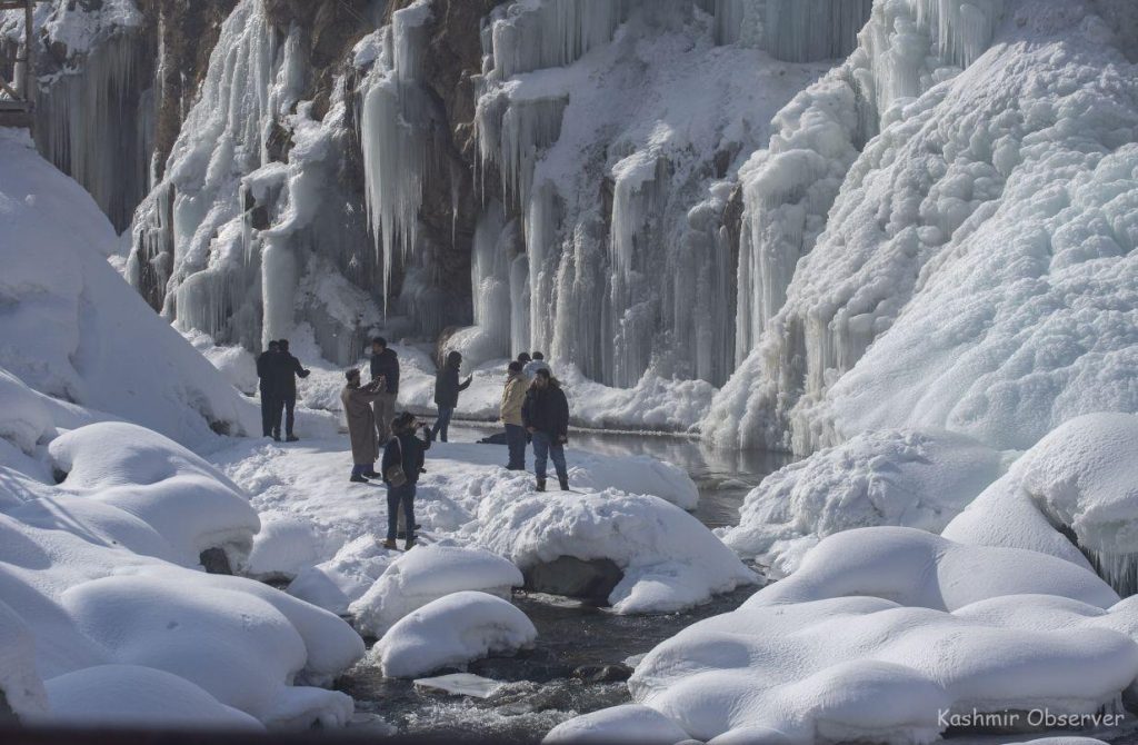 Severe Cold In Kashmir; Pahalgam Shivers At Minus 11.0°C, Gulmarg At Minus 10.5°C