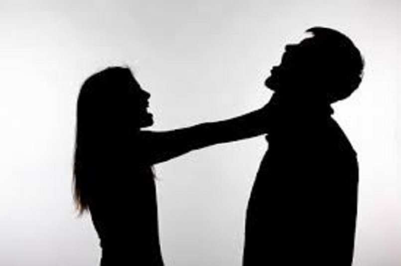 Wife Thrashes Husband After Catching Him Intimate with Staffer ...