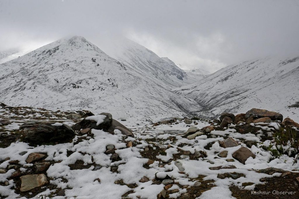 Higher Reaches In North Kashmir Receive Snowfall, MeT Predicts More