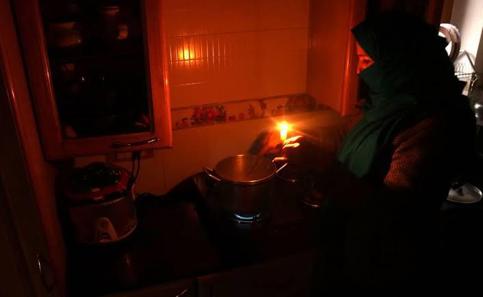 The people in Kashmir continue to face the brunt of frequent power cuts, despite the Power Development Department (PDD) purchasing 500 megawatt electricity from Uttar Pradesh government to meet the increasing demand of consumers with the onset of winter season.