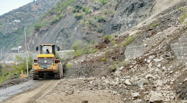 Srinagar-Jammu Highway Closed For 3rd Consecutive Day; Restoration Work In Progress