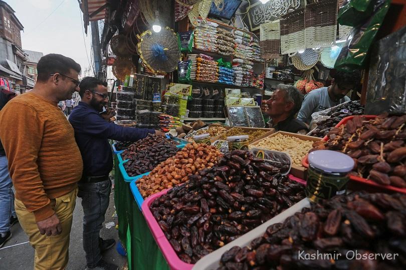 Dates, Watermelons Flood Kashmir Markets Ahead Of Ramazan