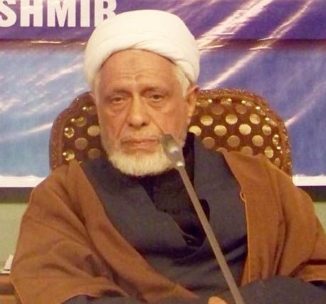Mirwaiz Pays Tributes To Moulana Abbas Ansari On His 1st Death Anniversary