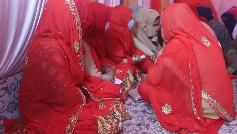 12 Couples Tie Knot In Mass Marriage Function In Srinagar