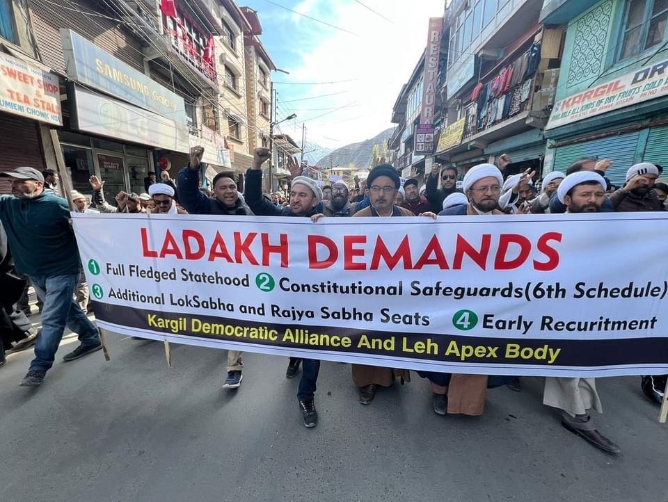 Srinagar- Despite freezing temperatures, thousands of men and women marched through Leh and Kargil districts of Ladakh region earlier this month, following the call for a complete shutdown by the Leh Apex Body (LAB) and Kargil Democratic Alliance (KDA). These two groups, formed in the Muslim-majority Kargil and Buddhist-majority Leh districts, have come together to demand special rights for the people of Ladakh after the region was separated from Jammu and Kashmir with the abrogation of Article 370.