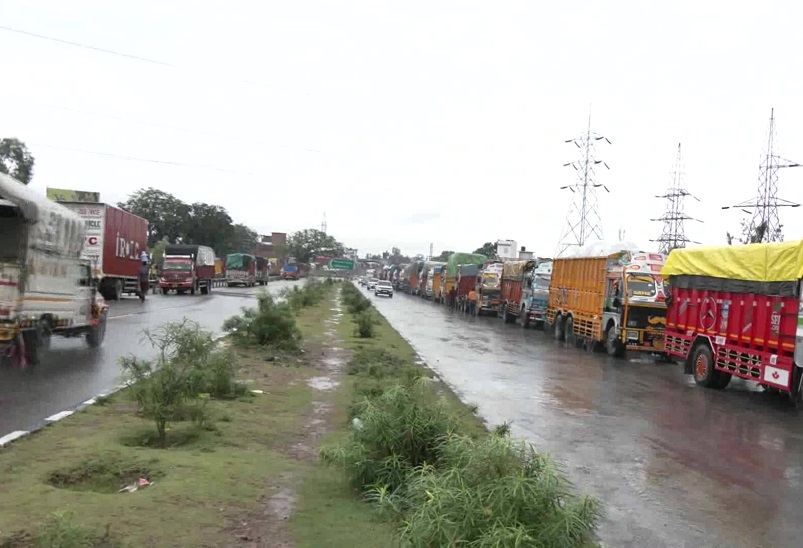 Heavy Rains Lash Jammu, Traffic Suspended On Srinagar-Jammu Highway