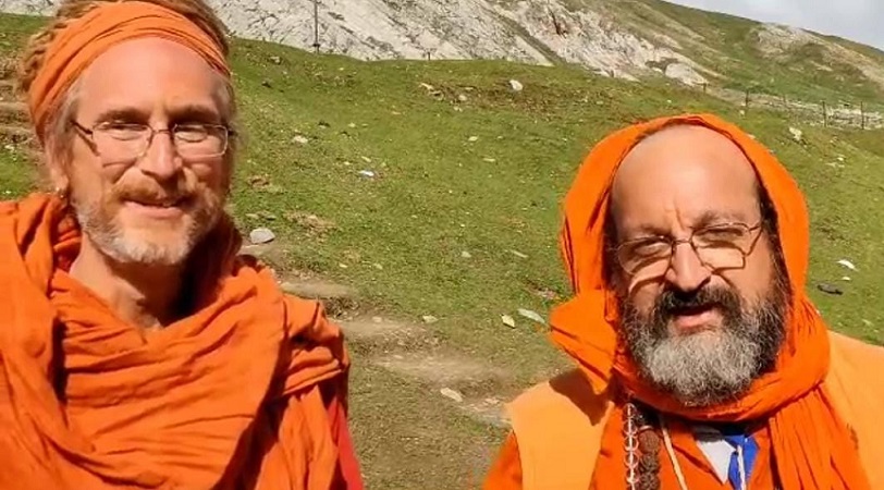 Two Americans Pay Obeisance At Amarnath Cave Shrine In J&K