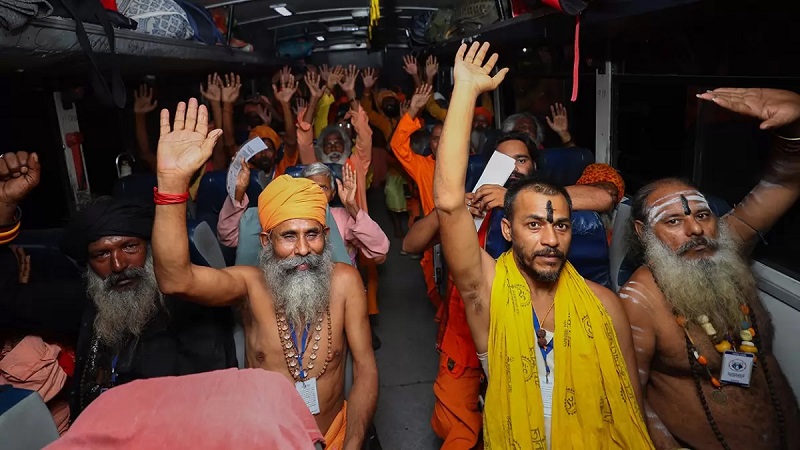 More Than 6,500 Amarnath Pilgrims Leave Jammu For Kashmir