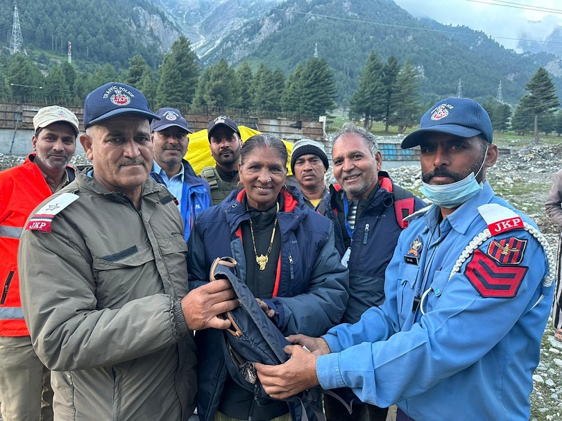 HM Shah Hails 2 J&K Cops For Returning Bag Containing Rs 80k To Amarnath Pilgrim