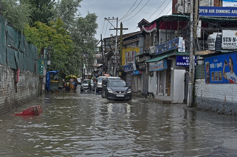 Heavy Rains Block Highway, Inundate Low Lying Areas In Srinagar