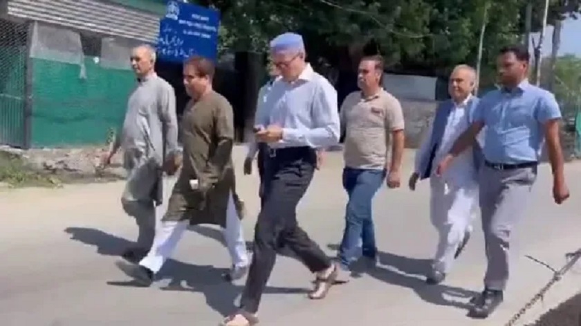 Omar Abdullah Sets Out On Foot To Party Office After Police 'Deny' Him Escort Vehicles