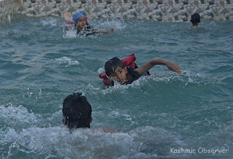 Heatwave Grips Kashmir, Srinagar Records Highest Temp In 25 Years