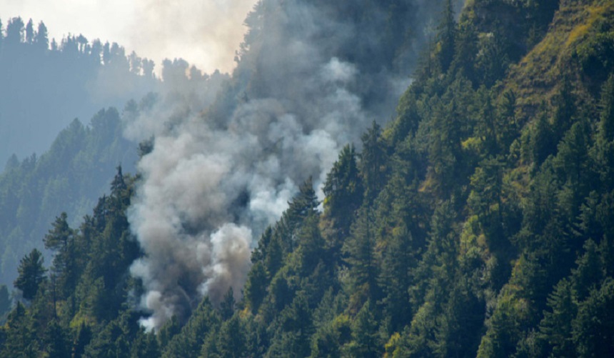 Massive Forest Fire Erupts In South Kashmir’s Qazigund 