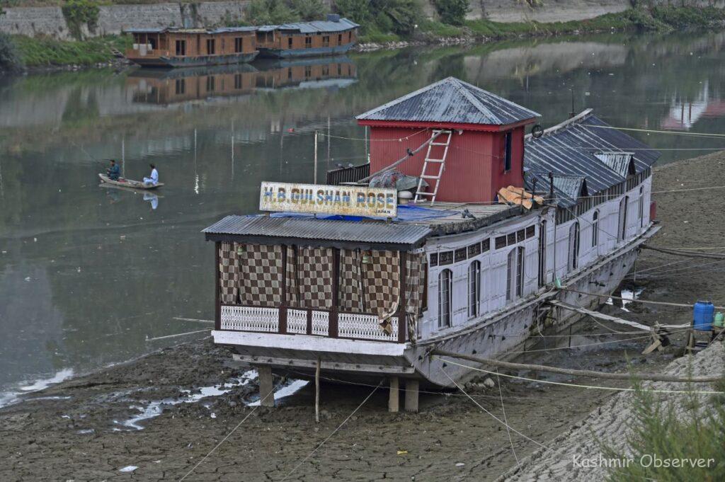 Houseboat Owners On Edge As Jhelum’s Water Levels Recede