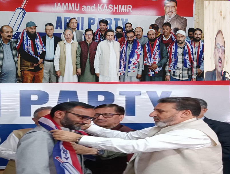 Jama’at Leader Talat Majid Joins Apni Party
