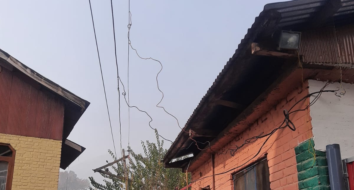 KPDCL Goes Tough Against Defaulters, Snaps 1000 Connections Kashmir