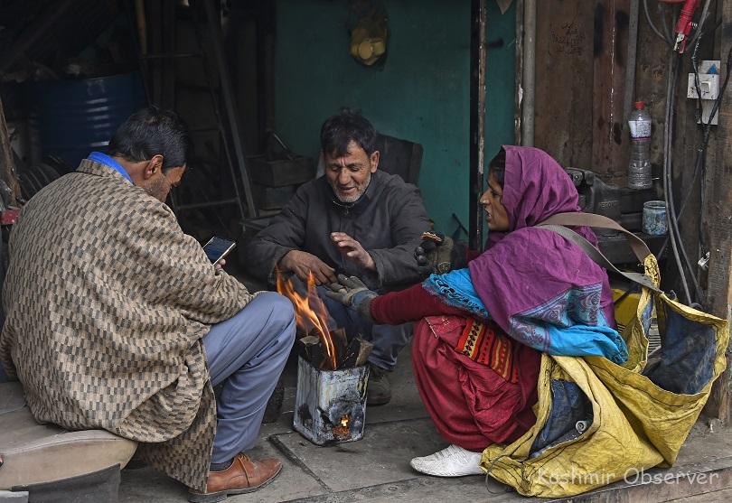 Kashmir Continues To Reel Under Sub-Zero Temperatures