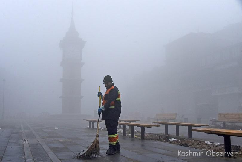 Intense Cold Conditions In Kashmir, Dense Fog In Several Places