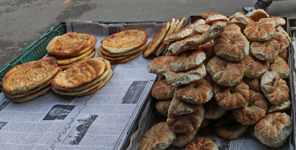 Unveiling the Healthier Choice: Tandoori Roti or Tawa Roti in Kashmiri Cuisine