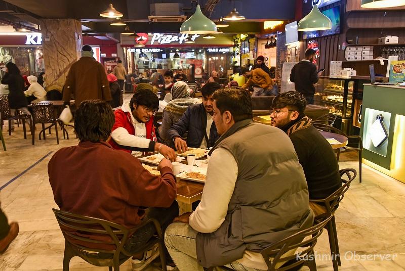 Kashmir's Changing Tastes: From ‘Wazwaan’ to Combo Meals, How Junk Food is Taking Over