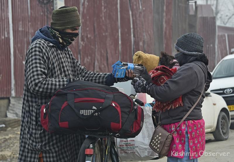 Cold Wave Continues Unabated In Kashmir