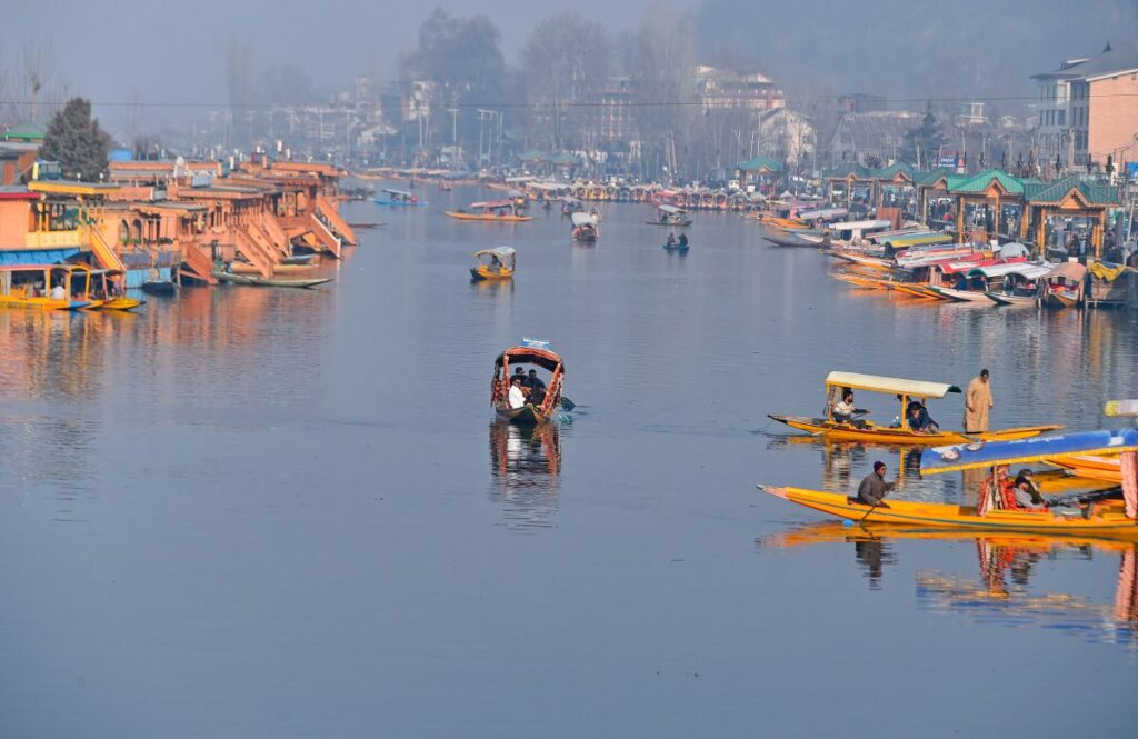A Temperature Twist Again! Srinagar Outshines Lucknow in Winter Warmth