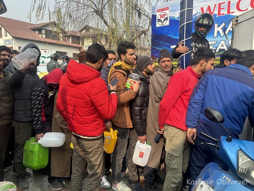 Truckers’ Strike Hits Gas Provide In J&Ok, Petrol Pumps See Enormous Rush – Kashmir Observer