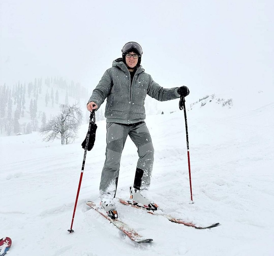 Improve Skiing Infrastructure In Gulmarg: Omar Abdullah To Centre