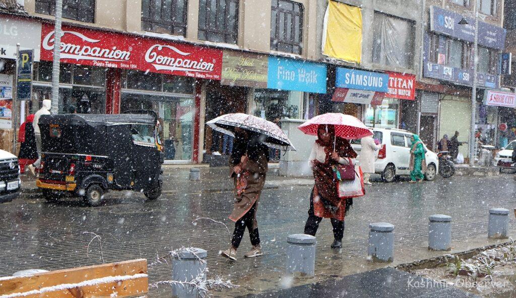 Kashmir Welcomes Snow Once More With Fresh Flurries