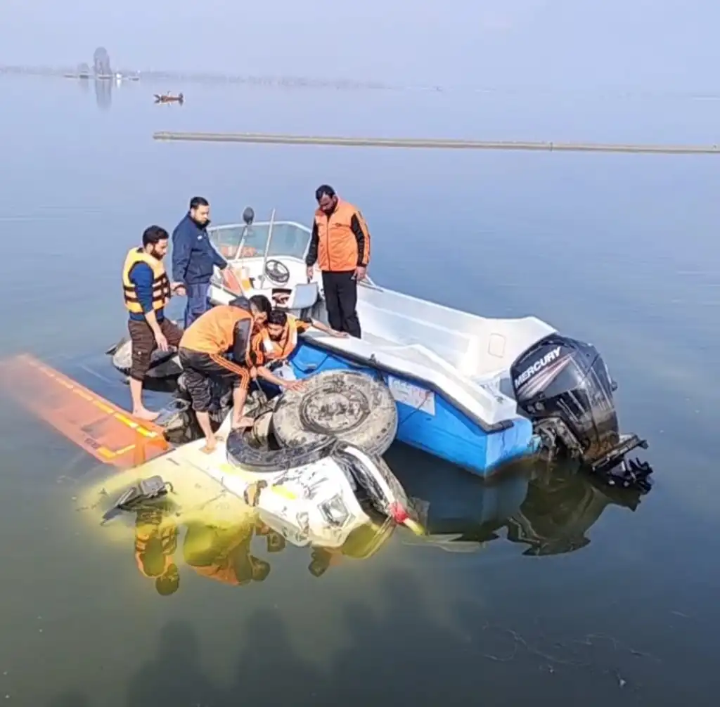 Driver Dies After Truck Falls Into Dal Lake