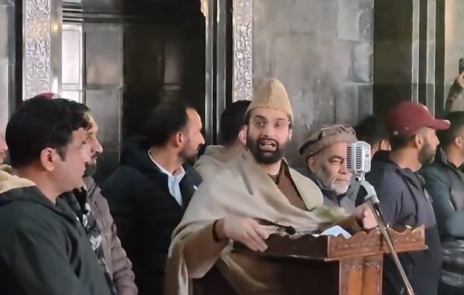 Mirwaiz Allowed To Offer Friday Prayers At Jamia Masjid After 5 Months