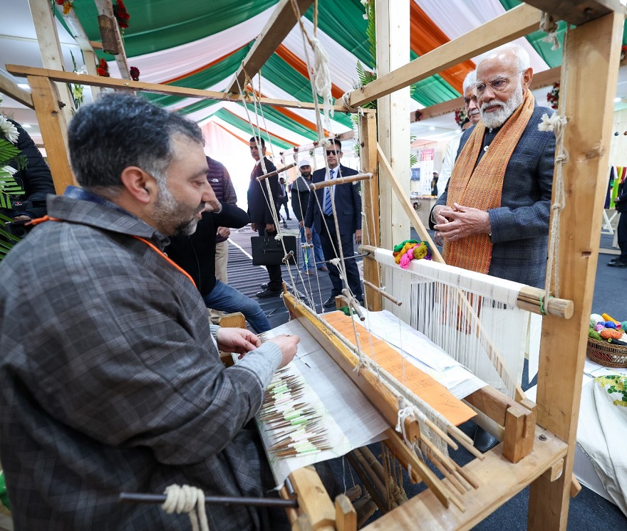 PM Modi Meets Local Entrepreneurs, Craftsmen In Srinagar