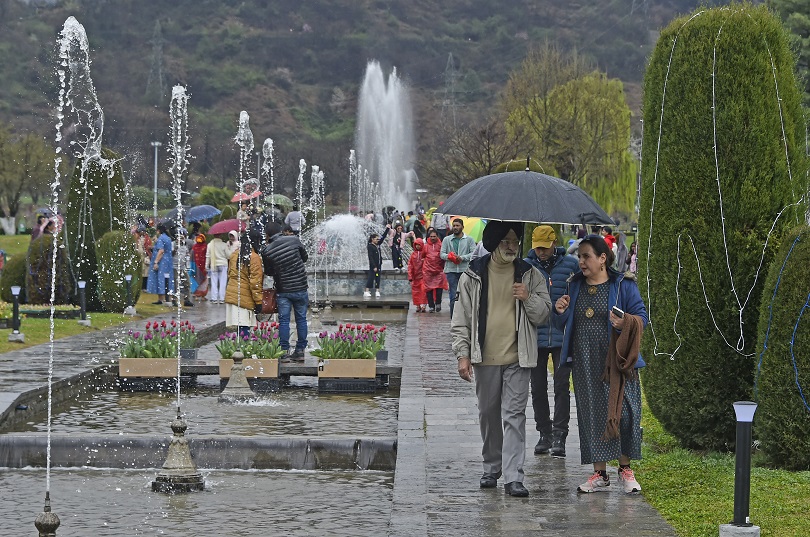 Rains Lash Kashmir Plains, Snow Blankets Gulmarg, Sonamarg