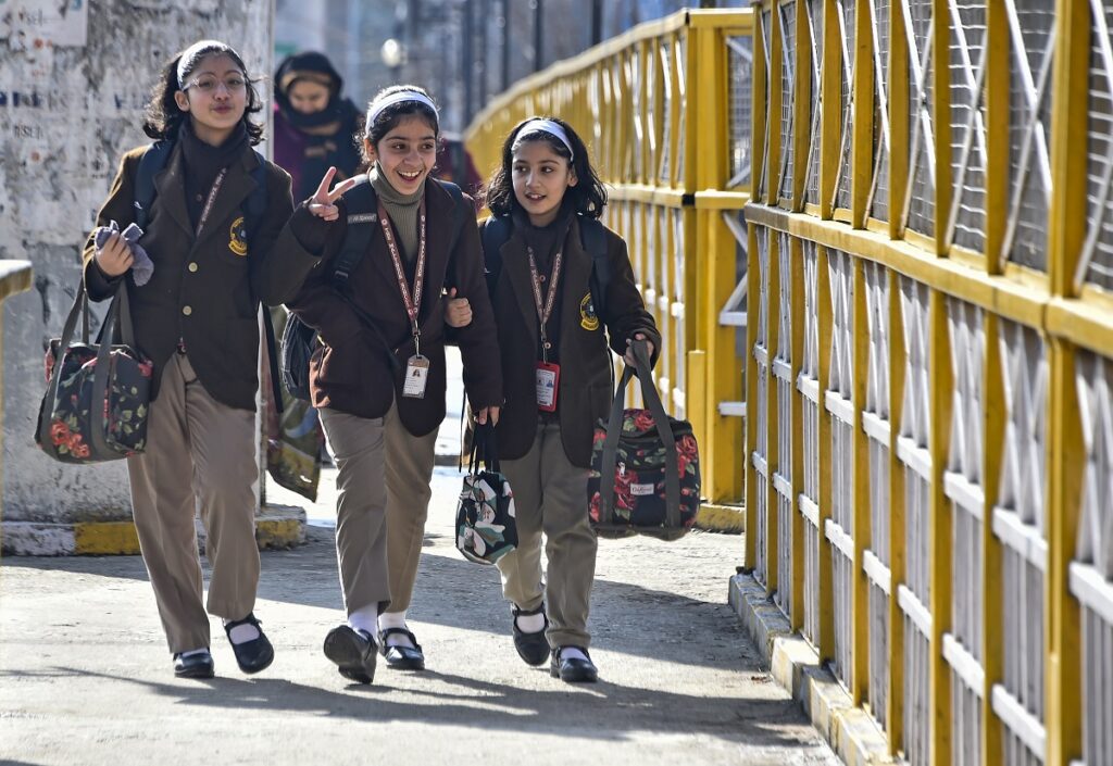 DSEK Orders Change In School Timing In Srinagar