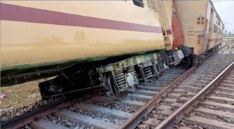 Samba Railway Scare: 12 Coaches Detach, 3 Derail