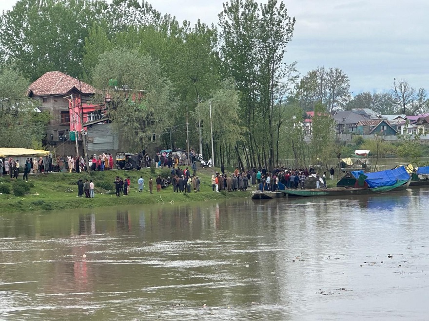 Boat Carrying Minors Capsizes In River Jhelum In Srinagar