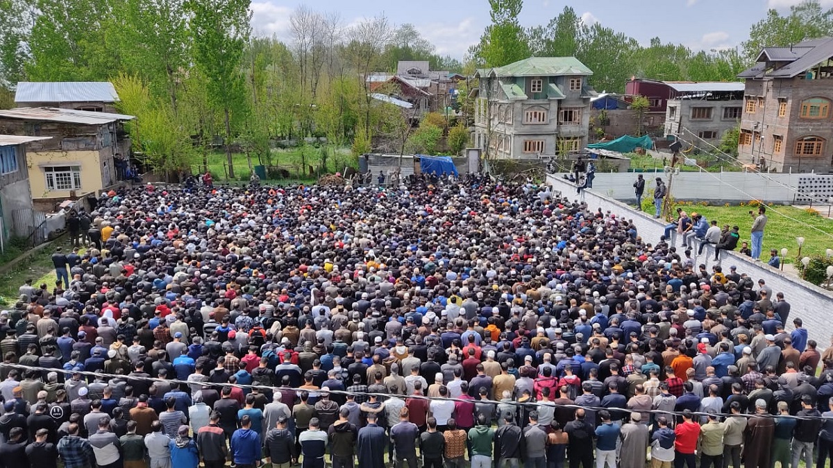 Thousands Join Families In Mourning Over Loss Of Loved Ones In Boat Capsize  Incident – Kashmir Observer