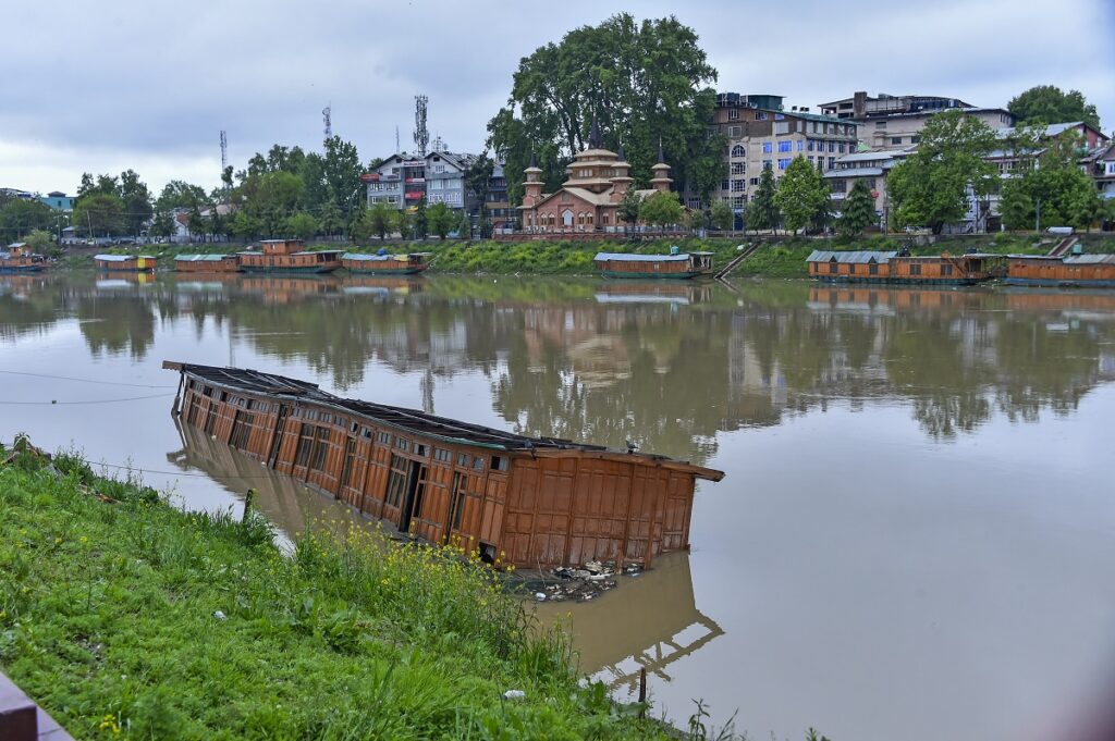 Water Level Touches Flood Declaration Mark At Ram Munshi Bagh, Pampore