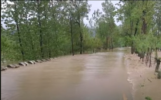 Flash Floods Leads To Temporary Closure of Kupwara-Sopore Highway
