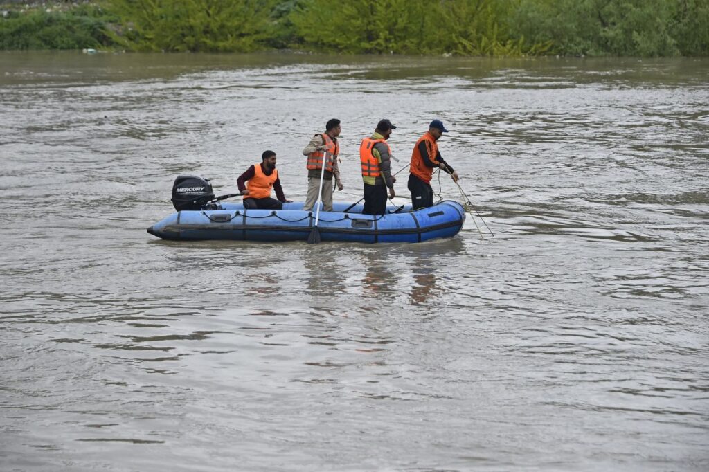 Boat Capsizes In South Kashmir's Pulwama; 7 Rescued, 2 Missing