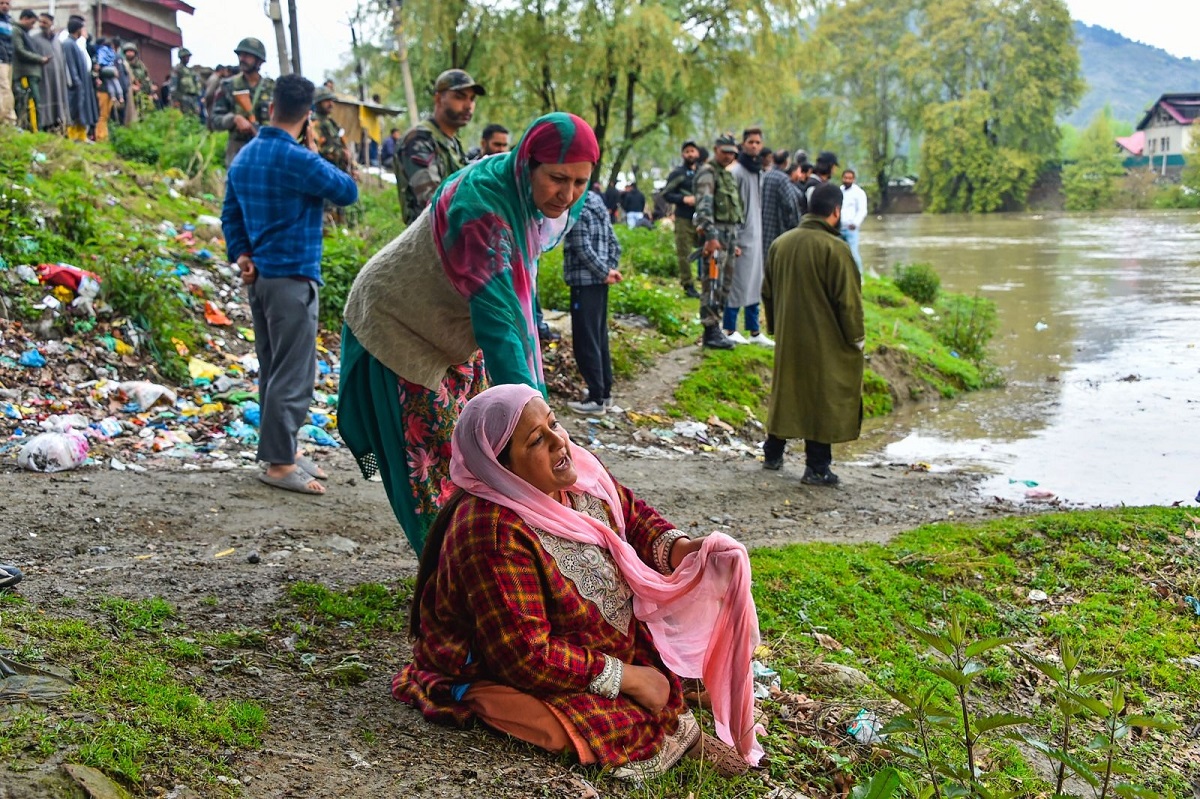 Mourning, Desperation Grip Srinagar Households In Grief – Kashmir Observer
