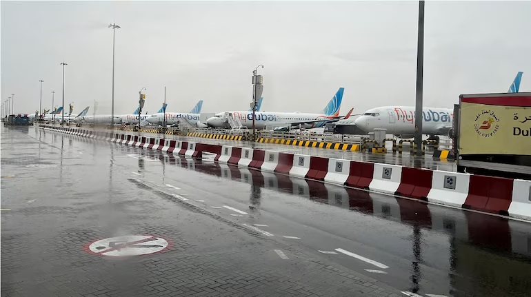 Bad Weather Returns To UAE, Several Flights Cancelled