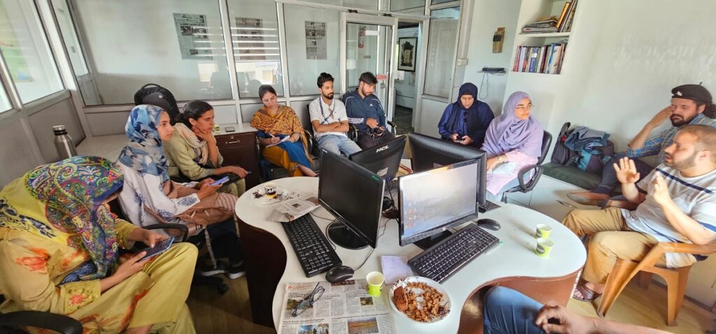IUST’s Journalism Students Visit Kashmir Observer