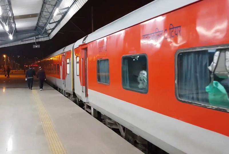 Duo Briefly Halt Shri Shakti Express Train In Jammu Over Lack Of Train Travel Info