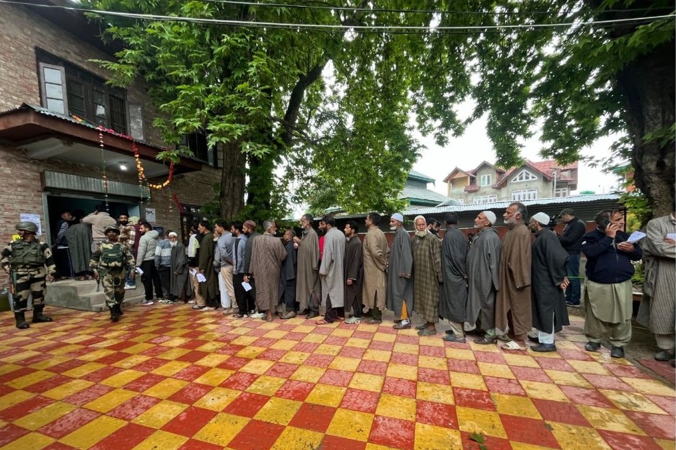 Electors Queue Up In Pulwama, Say Vote A Powerful Weapon