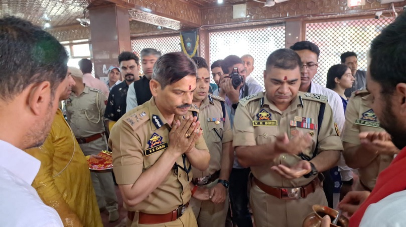 DGP Pays Obeisance At Kheer Bhawani, Prays For Peace, Harmony