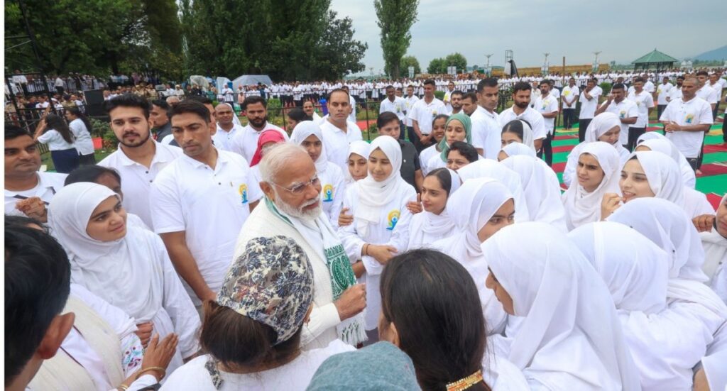 PM Modi Interacts With Students Of HSS Sonwar
