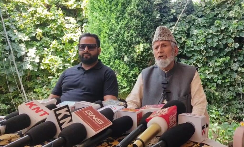 Questioning the ‘authority’ of the Muslim Waqf Board for barring him to stop discharging his religious duties, the former Imam-o-Khateeb of the revered Hazratbal shrine, Dr Kamal-ud-Din Farooqi Tuesday said the man who embraced Islam did so ‘voluntarily’ and not under ‘duress’.