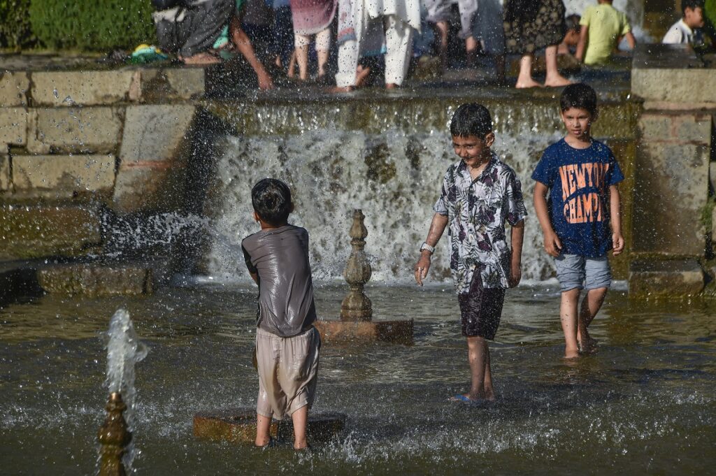 Heatwave Returns; Srinagar Records 35.1°C